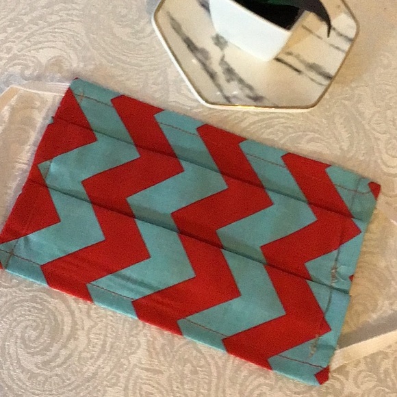 Red and blue chevron mask with filter pocket new - Picture 3 of 4